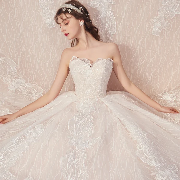 Charming Ivory Lace Flower Wedding Dresses 2020 Ball Gown Strapless Sequins Sleeveless Backless Royal Train