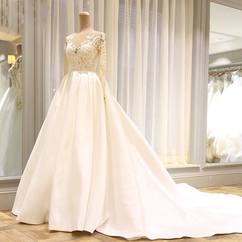 Amazing Unique White Wedding Dresses 2017 Scoop Neck Satin Lace Ruffle Appliques Long