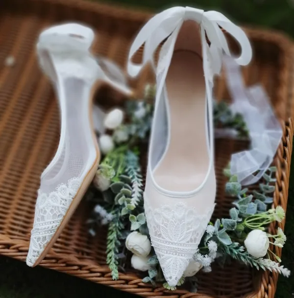 Elegant White Lace Flower Wedding Shoes 2021 Leather Bow 6 cm Stiletto Heels Pointed Toe Wedding Pumps High Heels