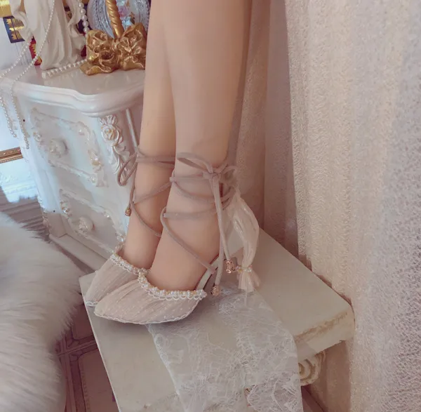 Élégant Beige Perle Volants Chaussure De Mariée 2021 X-Strap 7 cm Talons Aiguilles À Bout Pointu Mariage Talons Hauts