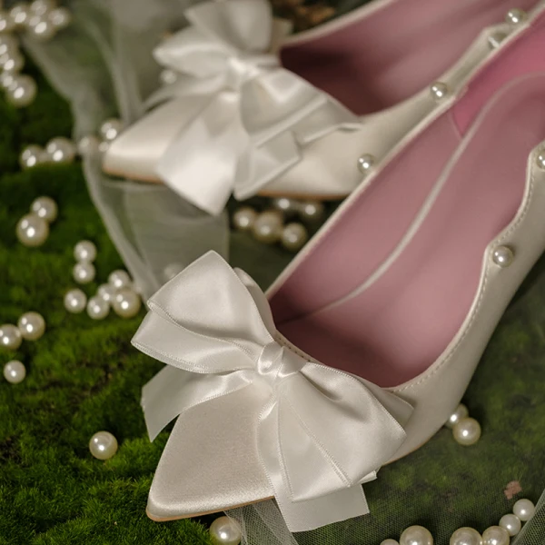 Élégant Ivoire Perle Noeud Satin Chaussure De Mariée 2021 6 cm Talons Aiguilles À Bout Pointu Mariage Escarpins Talons Hauts