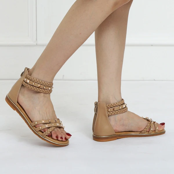 Romain Beige Plage Plate Sandales Femme 2021 Rivet Bride Cheville Peep Toes / Bout Ouvert Sandales