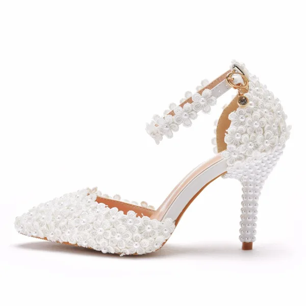 Charmant Blanche Perle En Dentelle Fleur Chaussure De Mariée 2021 Bride Cheville 7 cm Talons Aiguilles À Bout Pointu Mariage Talons Hauts
