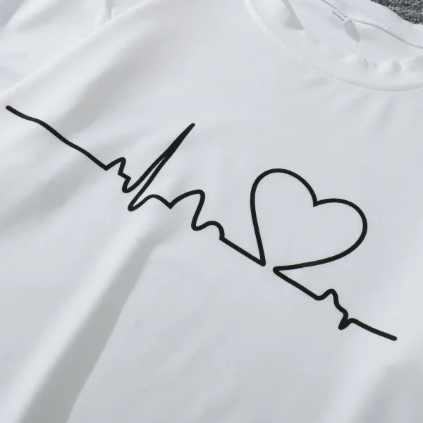 Désinvolte Été Ample Noire Forme de coeur T-Shirts 2021 Coton Encolure Dégagée Manches Courtes Hauts pour Femmes T-shirt