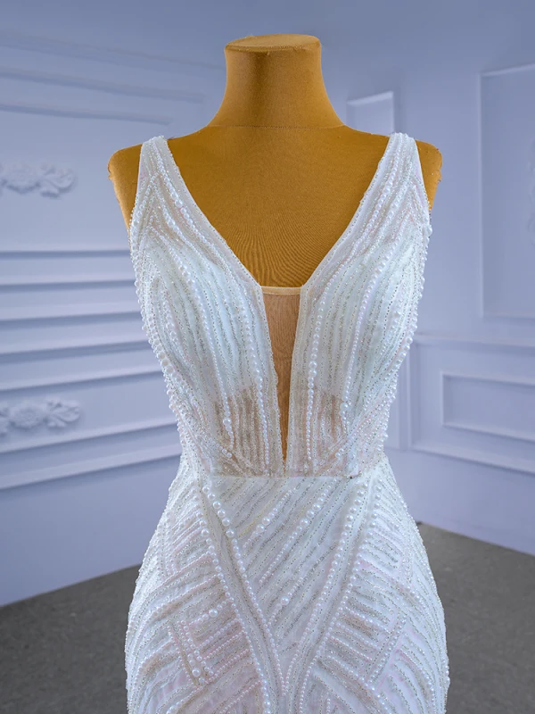 Haut de Gamme Blanche Perlage Perle Paillettes Robe De Mariée 2021 Trompette / Sirène V-Cou Sans Manches Dos Nu Chapel Train Mariage