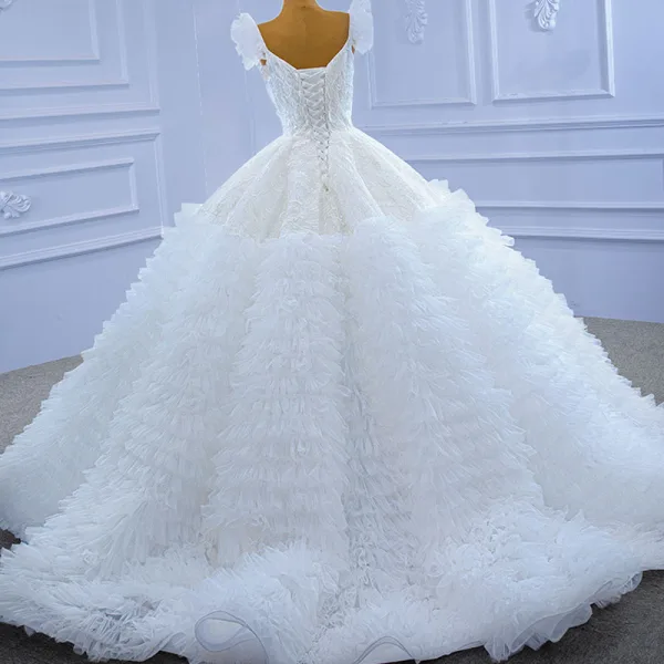 Luxus / Herrlich Weiß Plissee Spitze Blumen Brautkleider / Hochzeitskleider 2021 Ballkleid Eckiger Ausschnitt Perlenstickerei Pailletten Ärmellos Rückenfreies Kapelle-Schleppe Hochzeit