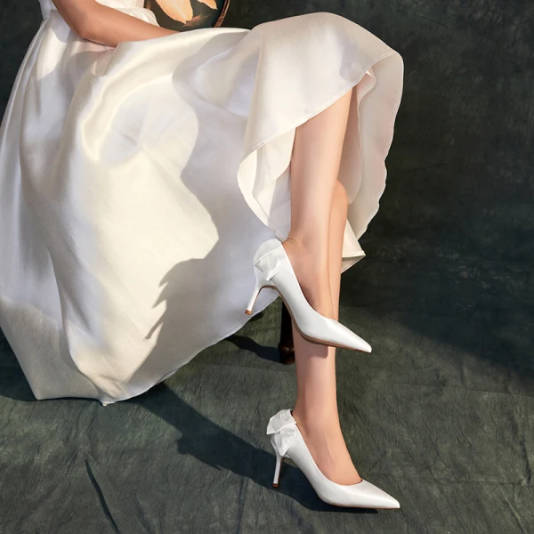 Eleganta Elfenben Satin Rosett Brudskor 2021 Läder 8 cm Stilettklackar Spetsiga Bröllop Pumps Högklackade