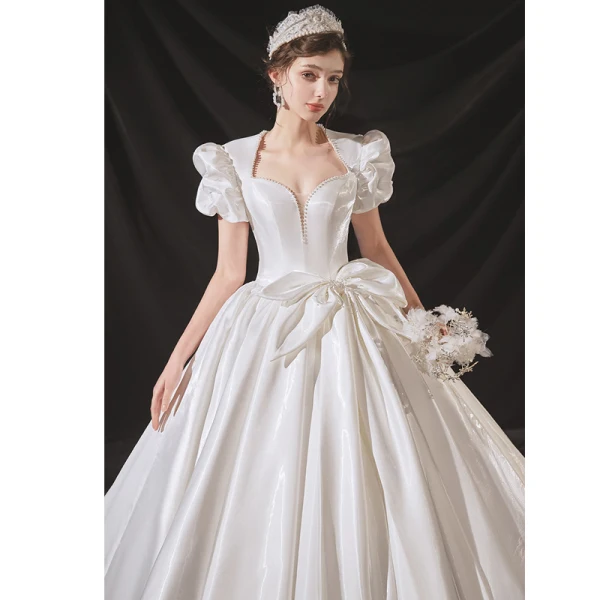 Vintage / Originale Simple Ivoire Perle Satin Robe De Mariée 2021 Robe Boule Encolure Carrée Manches Courtes Dos Nu Noeud Royal Train Mariage