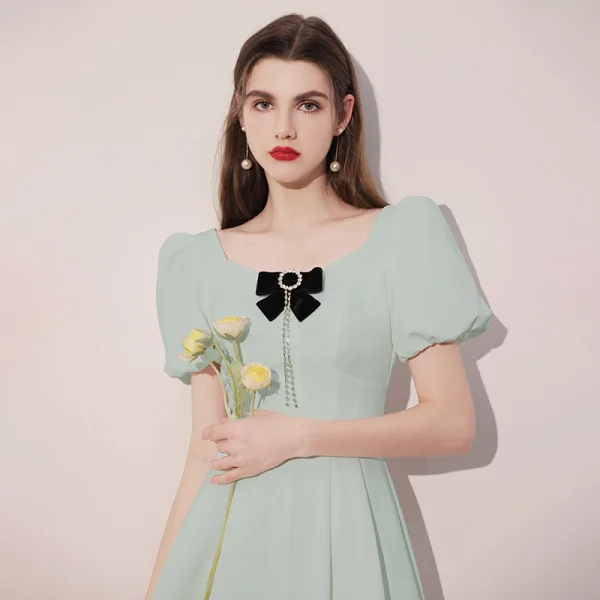 Fashion Sage Green Homecoming Short Graduation Dresses 2021 A-Line / Princess Square Neckline Rhinestone Bow Short Sleeve Formal Dresses