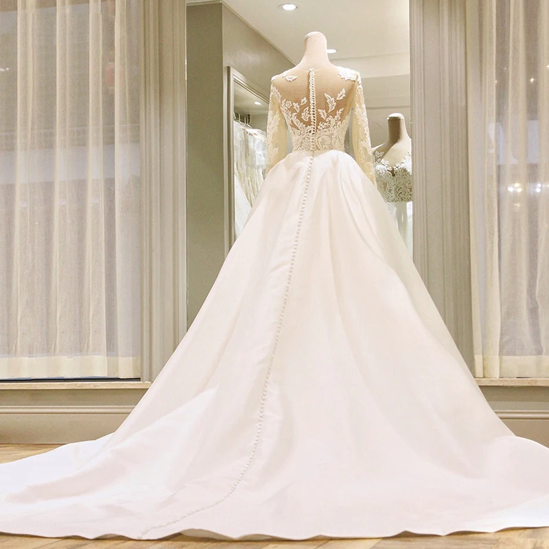 Amazing Unique White Wedding Dresses 2017 Scoop Neck Satin Lace Ruffle Appliques Long