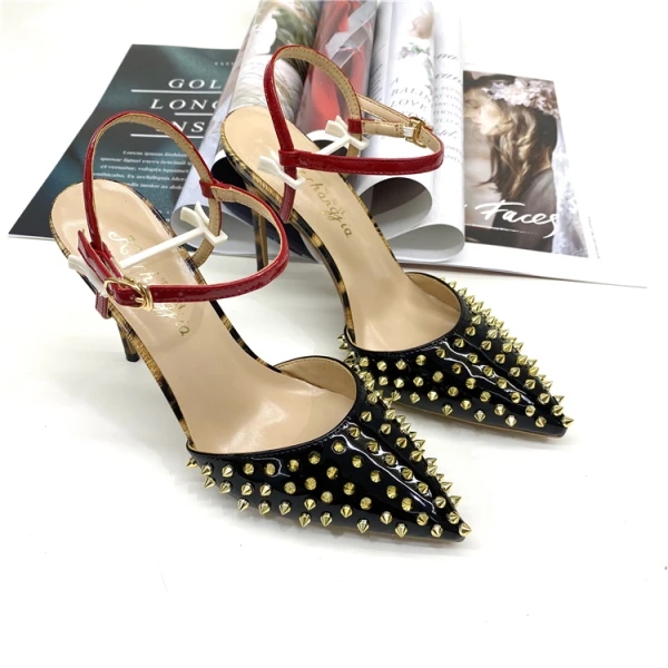 Schöne Schwarz Freizeit Niet Sandalen Damen 2020 Knöchelriemen 12 cm Stilettos Spitzschuh Sandaletten