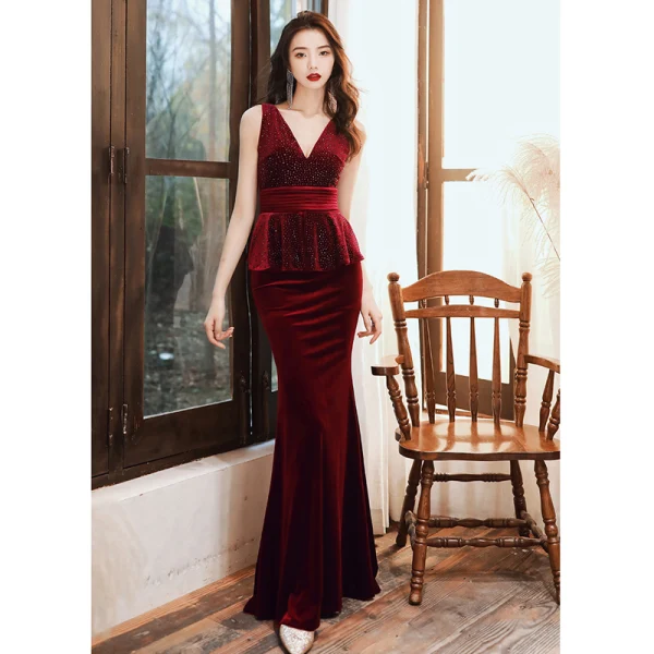 Sexy Bordeaux Daim Robe De Soirée 2020 Trompette / Sirène V-Cou Cristal Sans Manches Dos Nu Longue Robe De Ceremonie