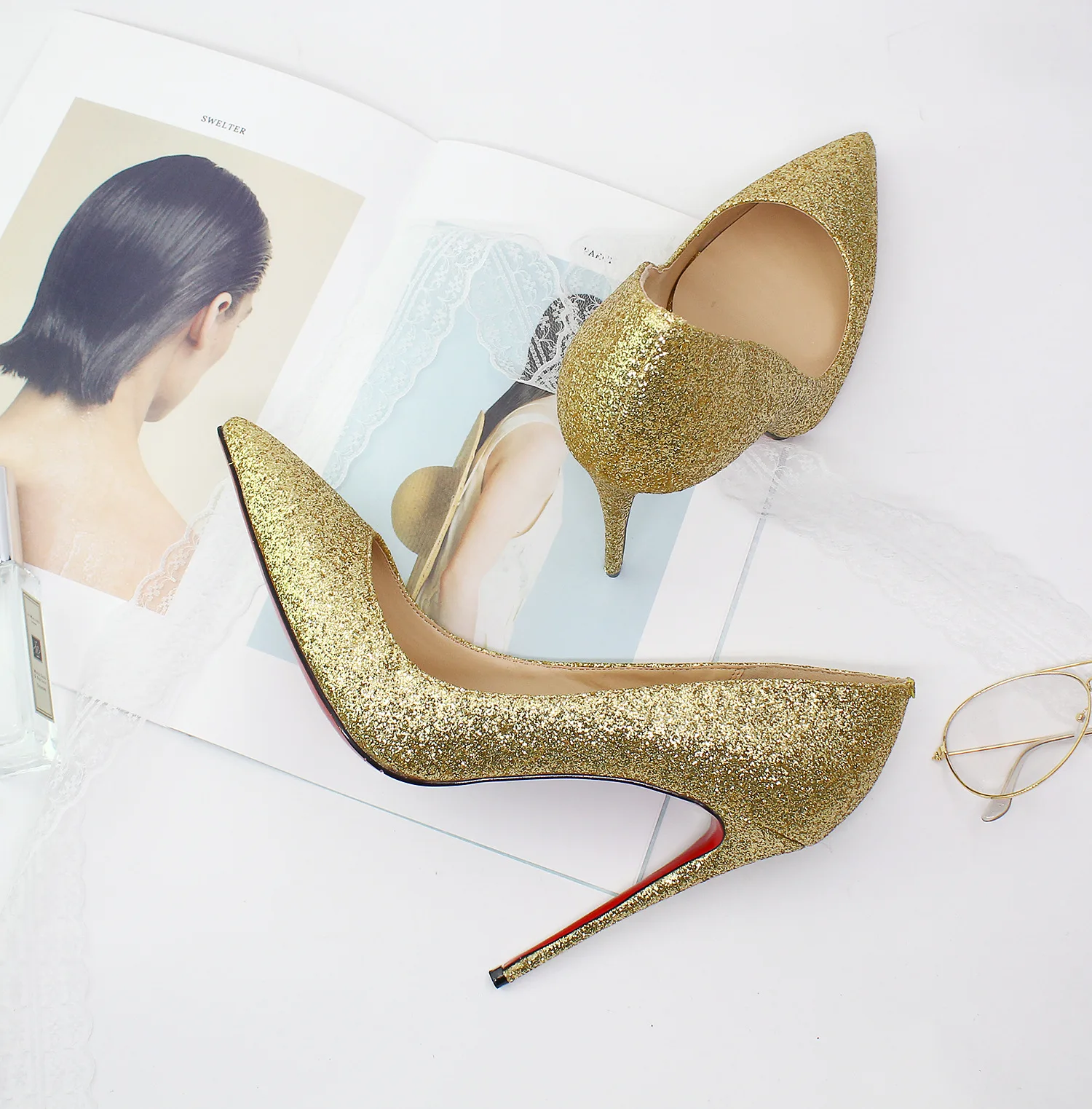 Escarpins femme irisés à bout pointu et strass beige