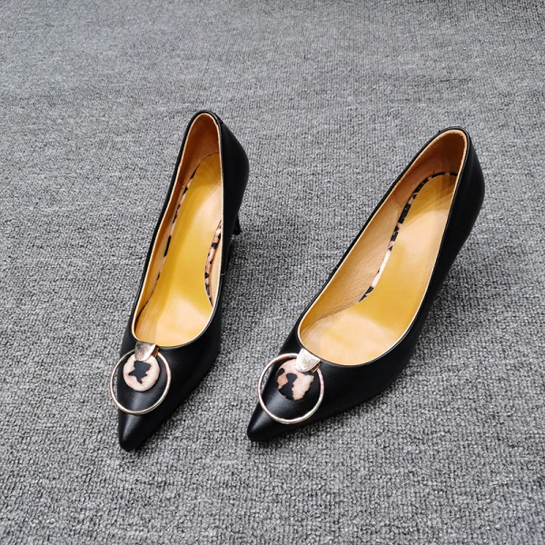 Schöne Weiß Strassenmode Leder Pumps Stilettos 5 cm 2020 Spitzschuh Pumps