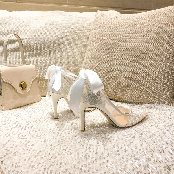 Schöne Ivory / Creme Durchsichtige Brautschuhe 2021 Schleife Spitze Blumen 9 cm Stilettos Spitzschuh Hochzeit Pumps Hochhackige