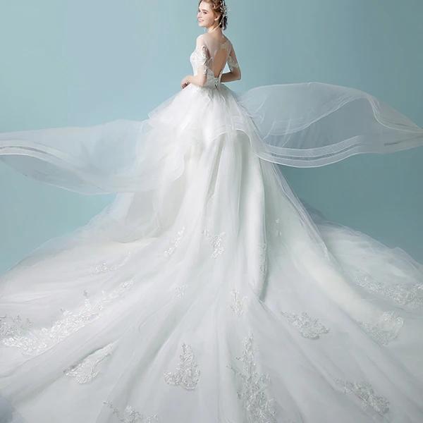 Élégant Ivoire Robe De Mariée 2018 Robe Boule En Dentelle Fleur Volants en Cascade Encolure Dégagée 1/2 Manches Cathedral Train Mariage