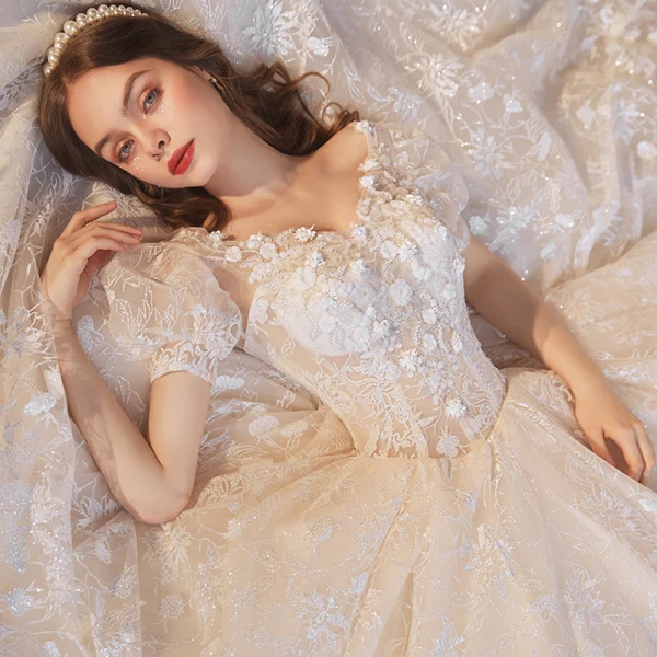 Victorian Style Ivory Lace Flower Wedding Dresses 2021 V-Neck Short Sleeve Backless Royal Train Wedding