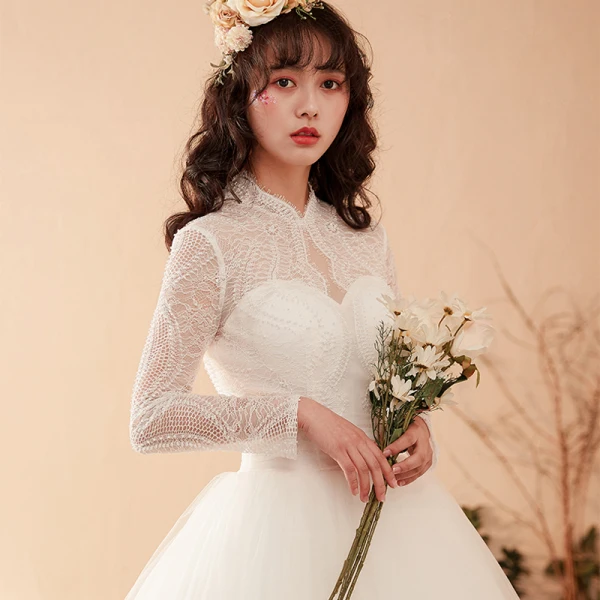 Élégant Ivoire Robe De Mariée 2018 Robe Boule Dentelle Encolure Dégagée Dos Nu Manches Longues Chapel Train Mariage