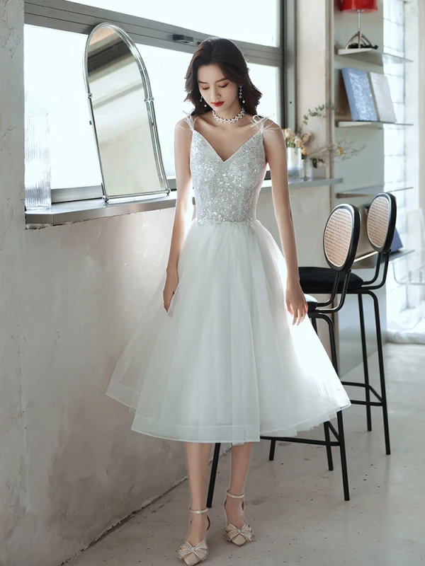 Fashion Charming White Homecoming Graduation Dresses 2021 A-Line / Princess Spaghetti Straps Sequins Sleeveless Backless Tea-length Formal Dresses