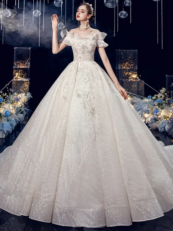 Charmant Champagne En Dentelle Robe De Mariée 2020 Princesse De l'épaule Perlage Paillettes Faux Diamant Manches Courtes Dos Nu Royal Train