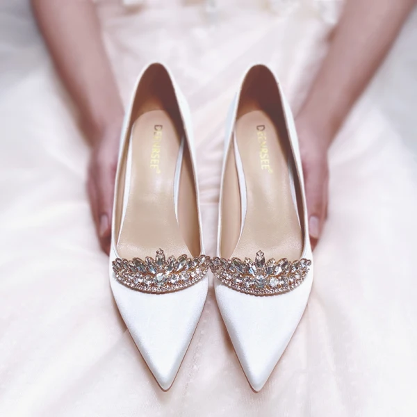 Charmant Weiß Strass Brautschuhe 2020 Leder 10 cm Stilettos Spitzschuh Hochzeit Pumps