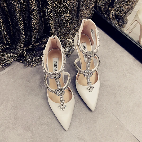 Charmig Röd Afton Sandaler Dam 2020 Läder Rhinestone T-Rem 9 cm Stilettklackar Spetsiga Sandaler