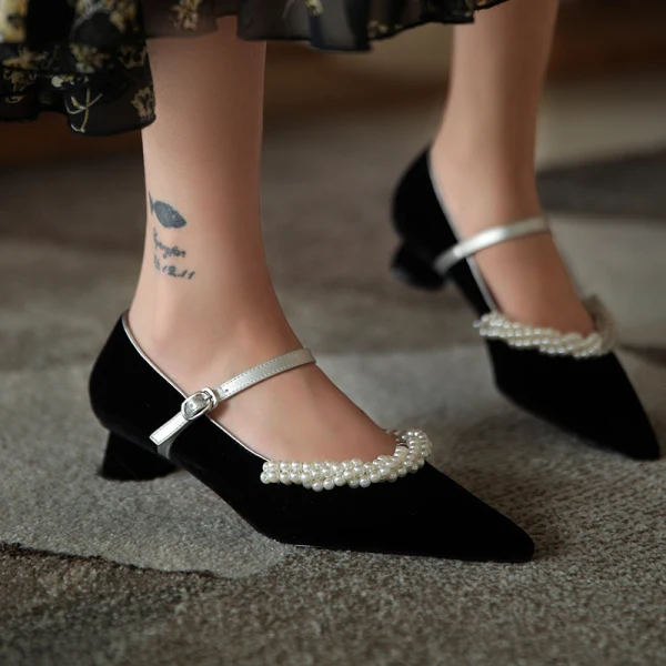 Elegant Burgundy Pearl Low Heel Wedding Shoes 2020 Leather Suede 3 cm Low Heels / Kitten Heels Pointed Toe