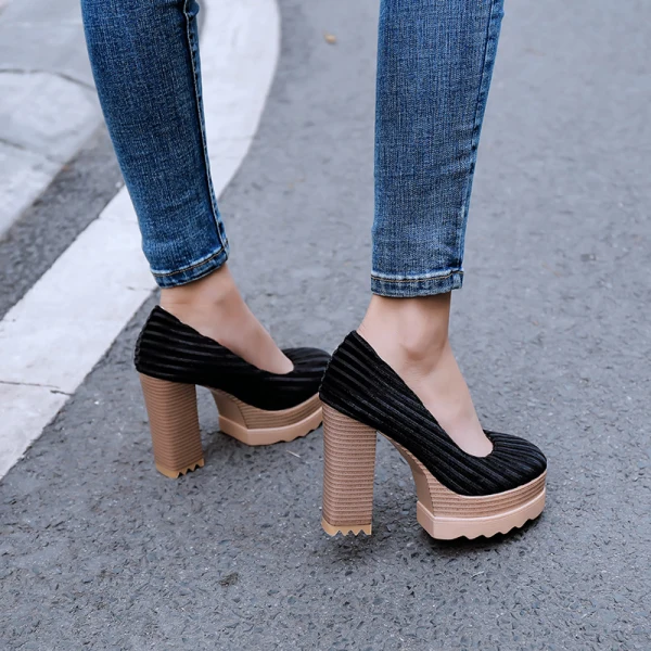 Simple Beige Vacances Daim Escarpins 2021 11 cm Talons Épais À Bout Rond Escarpins