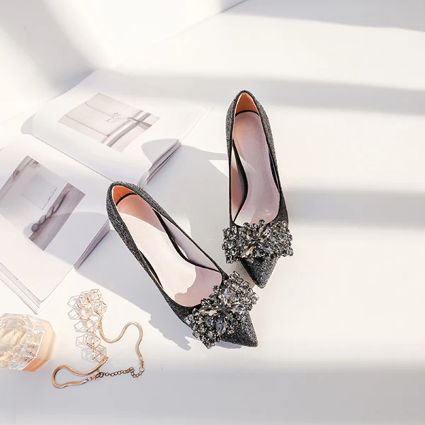 Charmant Glanz Pailletten Silber Brautschuhe 2020 Leder Strass 3 cm Stilettos Low Heel Spitzschuh Hochzeit Pumps