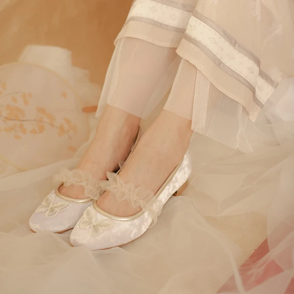 Vintage / Retro Chinese style Ivory Embroidered Butterfly Flat Wedding Shoes 2020 Round Toe