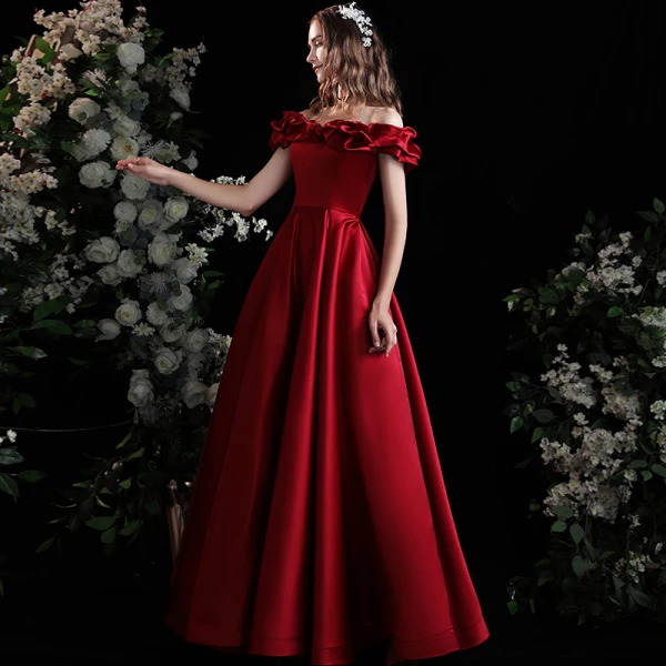 Chic / Beautiful Burgundy Satin Prom Dresses 2021 A-Line / Princess Ruffle Off-The-Shoulder Short Sleeve Backless Floor-Length / Long Formal Dresses