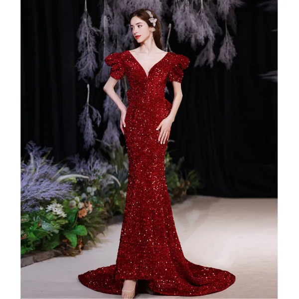 Scintillantes Bordeaux Perlage Paillettes Robe De Soirée 2021 Trompette / Sirène V-Cou Manches Courtes Dos Nu Noeud Train De Balayage Robe De Ceremonie