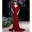 Scintillantes Bordeaux Perlage Paillettes Robe De Soirée 2021 Trompette / Sirène V-Cou Manches Courtes Dos Nu Noeud Train De Balayage Robe De Ceremonie