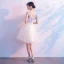 Chic / Belle Champagne Transparentes Été de retour Robe De Graduation 2018 Princesse Encolure Dégagée Sans Manches Appliques En Dentelle Perle Noeud Ceinture Courte Volants Robe De Ceremonie