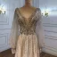 Charmant High End Beige Abendkleider 2021 A Linie V-Ausschnitt Perlenstickerei Strass Pailletten Lange Ärmel Rückenfreies Sweep / Pinsel Zug Abend Festliche Kleider