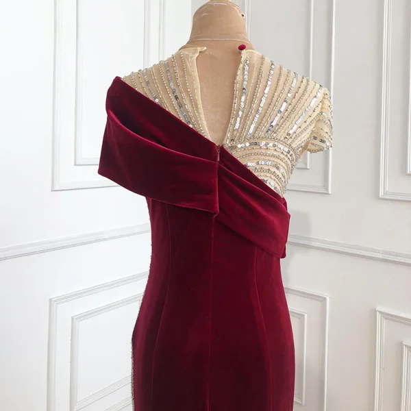 Haut de Gamme Bordeaux Daim Robe De Soirée 2021 Trompette / Sirène Encolure Dégagée Perlage Faux Diamant Paillettes Soirée Manches Courtes Train De Balayage Robe De Ceremonie