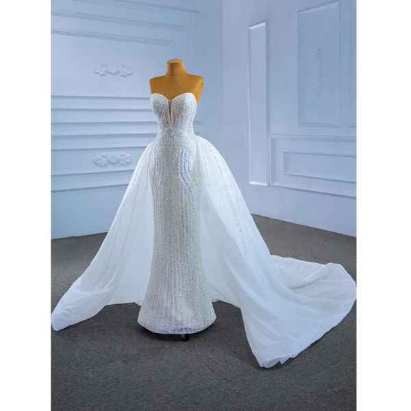 Luxus / Herrlich Weiß Perlenstickerei Strass Brautkleider / Hochzeitskleider 2021 Meerjungfrau Bandeau Ärmellos Rückenfreies Kapelle-Schleppe Hochzeit