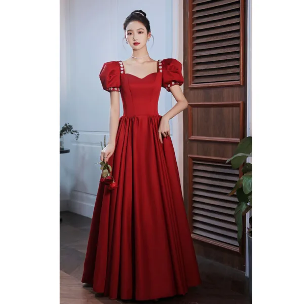 Elegant Burgunder Beading Perle Ballkjoler 2021 Prinsesse Satin Firkantet Hals Puffy Korte Ermer Ryggløse Lange Formelle Kjoler