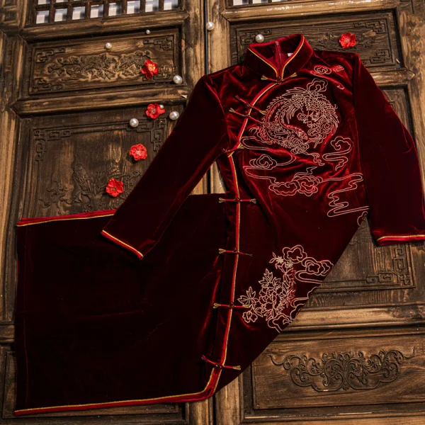 Chinesischer Stil Burgunderrot Stickerei Wildleder Abendkleider Cheongsam 2021 Meerjungfrau Stehkragen 1/2 Ärmel Wadenlang Festliche Kleider