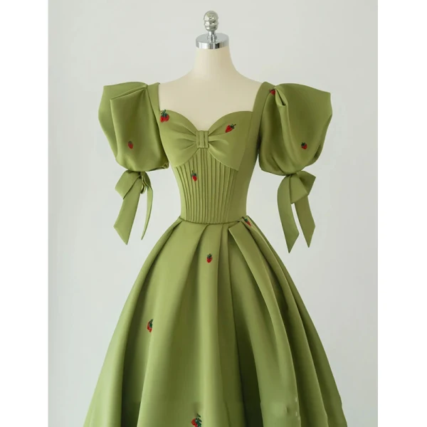 Vintage Klee Grün Erdbeere Satin Ballkleider 2022 A Linie Eckiger Ausschnitt Geschwollenes Kurze Ärmel Rückenfreies Schleife Sweep / Pinsel Zug Festliche Kleider