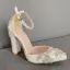 Charmant Weiß Strass Brautschuhe 2022 Knöchelriemen 10 cm Thick Heels Spitzschuh Hochzeit Sandaletten Hochhackige