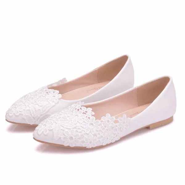 Élégant Blanche Plate Chaussure De Mariée 2020 En Dentelle Fleur À Bout Pointu Mariage Talons