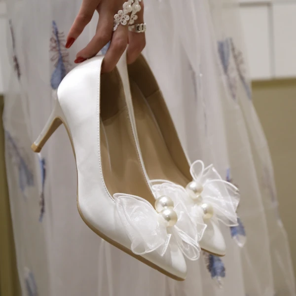 Elegant White Wedding Satin Wedding Shoes 2020 Pearl Bow 9 cm Stiletto Heels Pointed Toe Pumps