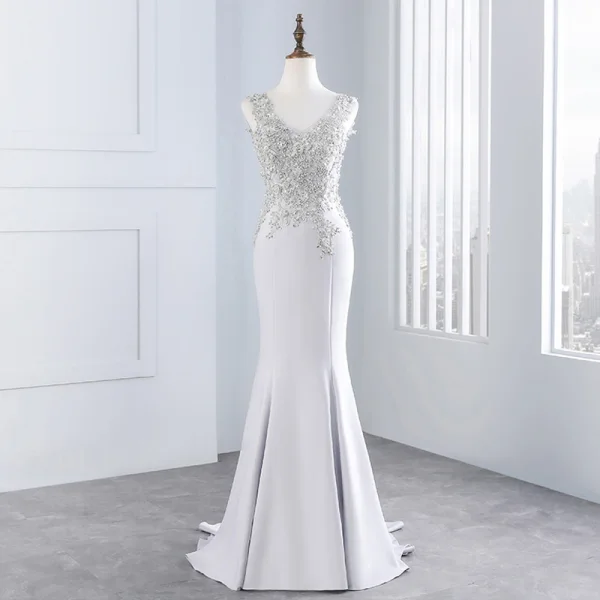 Chic / Belle Gris Fait main Perlage Robe De Soirée 2018 Trompette / Sirène Dentelle Fleur Paillettes V-Cou Dos Nu Sans Manches Train De Balayage Robe De Ceremonie