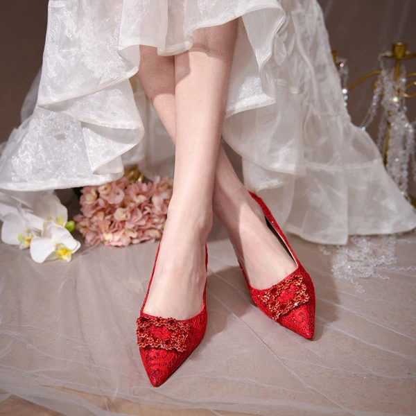 Charmant Argenté En Dentelle Faux Diamant Chaussure De Mariée 2020 Mariage 6 cm Talons Épais À Bout Pointu Escarpins