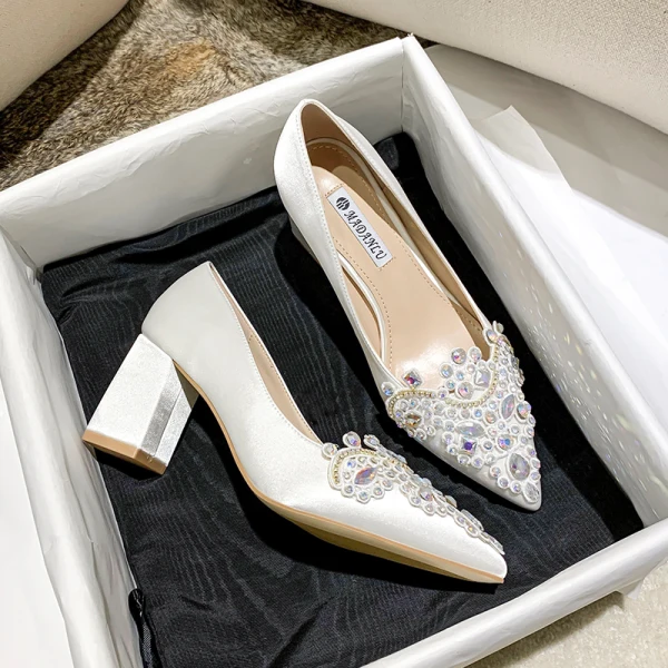 Elegant White Satin Rhinestone Wedding Shoes 2020 7 cm Stiletto Heels Pointed Toe Wedding Pumps