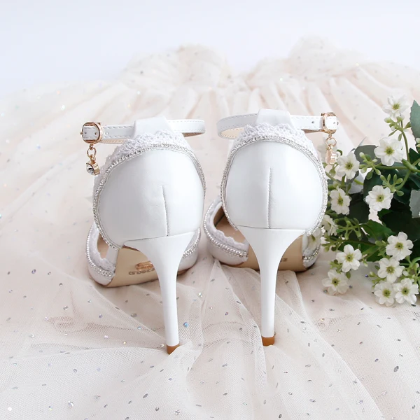 Élégant Blanche En Dentelle Faux Diamant Chaussure De Mariée 2020 Bride Cheville 9 cm Talons Aiguilles À Bout Pointu Mariage Talons