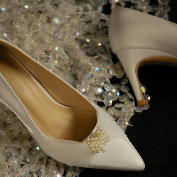 Elegant Ivory Bridesmaid Pearl Pumps 2020 Satin 7 cm Stiletto Heels Pointed Toe Pumps