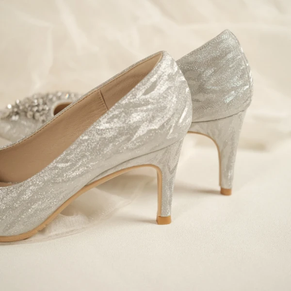 Charmant Silber Strass Schmetterling Brautschuhe 2020 7 cm Stilettos Spitzschuh Hochzeit Pumps