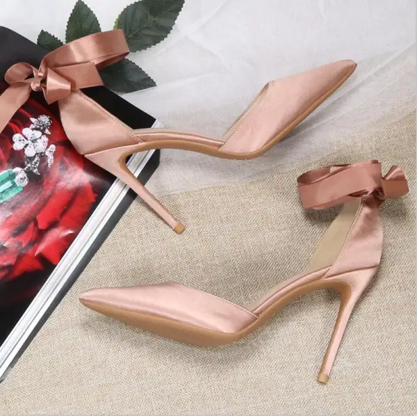 Mooie / Prachtige Nude Satijn Gala Sandalen Dames 2020 Strik Enkelband 10 cm Naaldhakken / Stiletto Spitse Neus Sandalen